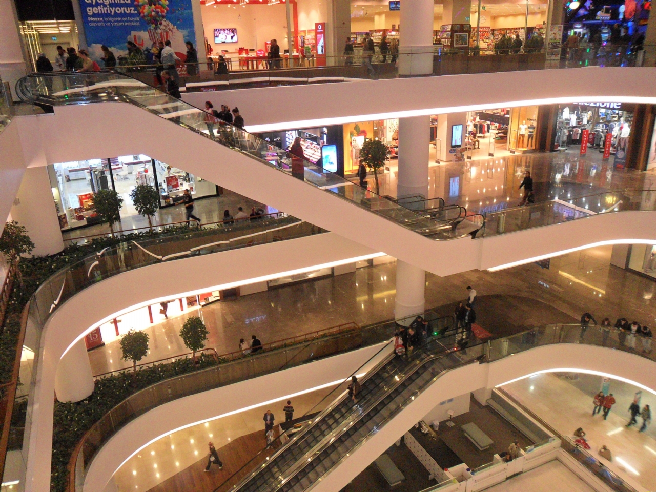 Piazza Shopping Mall - Tourism Map